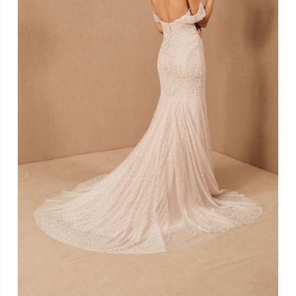 Wedding dress - Picture 7 of 9